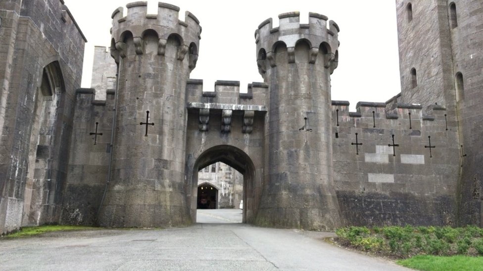 Ворота в замке Пенрин