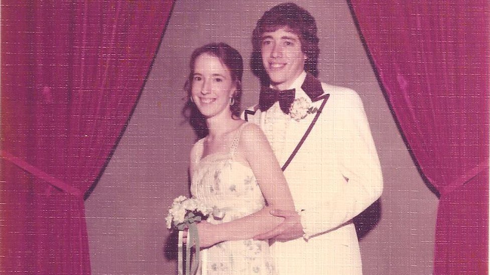 Chuck Raymond y su entonces novia Linda en 1976.