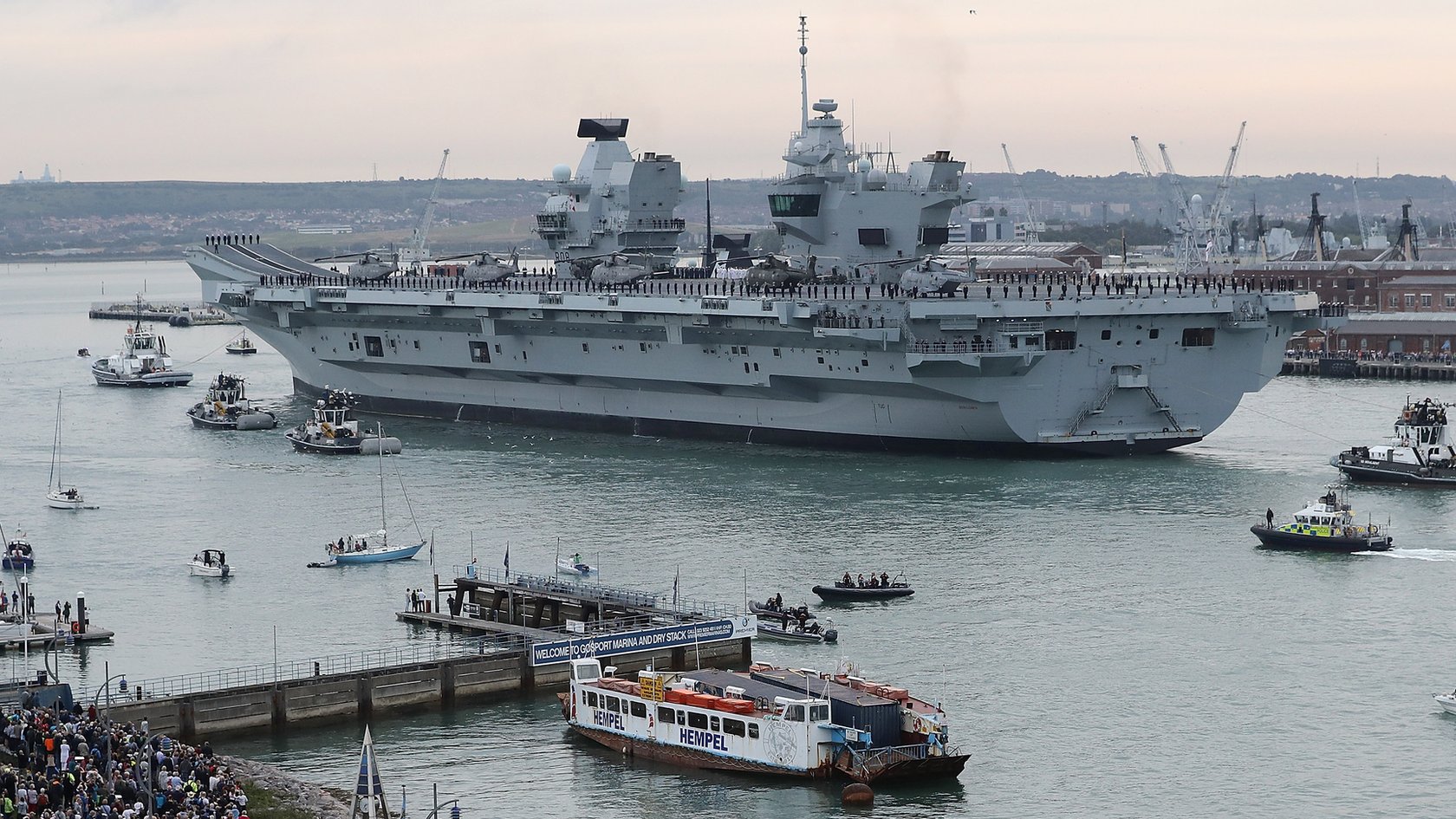 HMS Queen Elizabeth Arrives In Portsmouth For First Time - BBC News