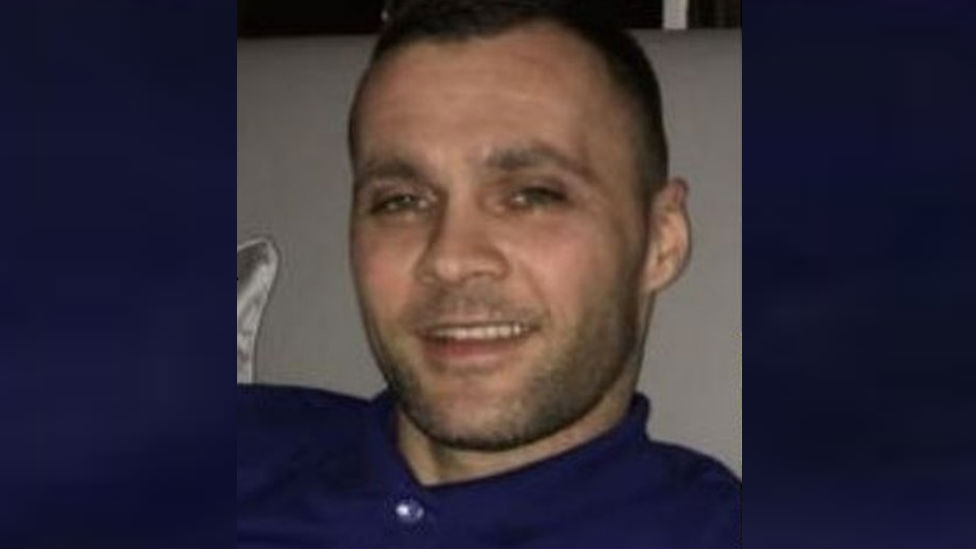 Man Guilty Of Stabbing Armed Robber To Death In Easterhouse Home Bbc News