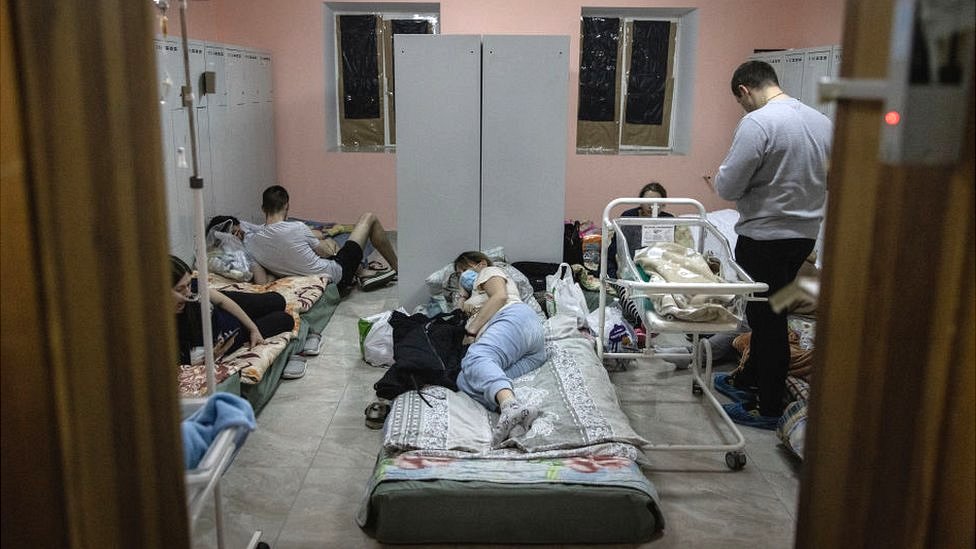 Porodilišta u Kijevu su u ranim danima rata premeštala pacijentkinje u skloništa