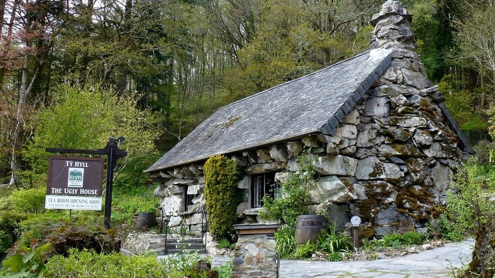 Tŷ Unnos Homes Made Using 17th Century Squatters Rights Bbc News