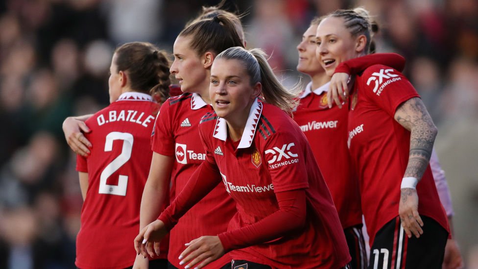 Manchester United 1-0 Arsenal: United go four points clear at top of Women's Super League