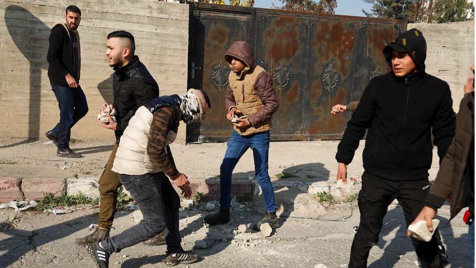 Palestinian stone throwers gather amid clashes with Israeli troops during a raid in Jenin in the occupied West Ban on 26 January 2023