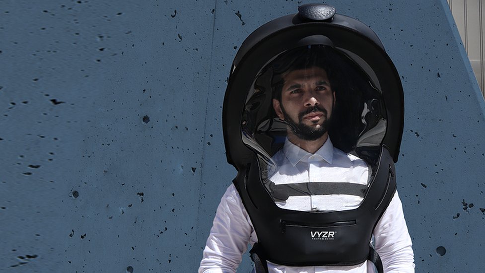 Yezin Al-Qaysi wearing his helmet