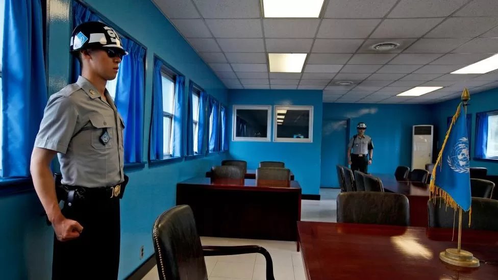 South Korean soldiers on guard at the Military Demarcation Line (file pic)