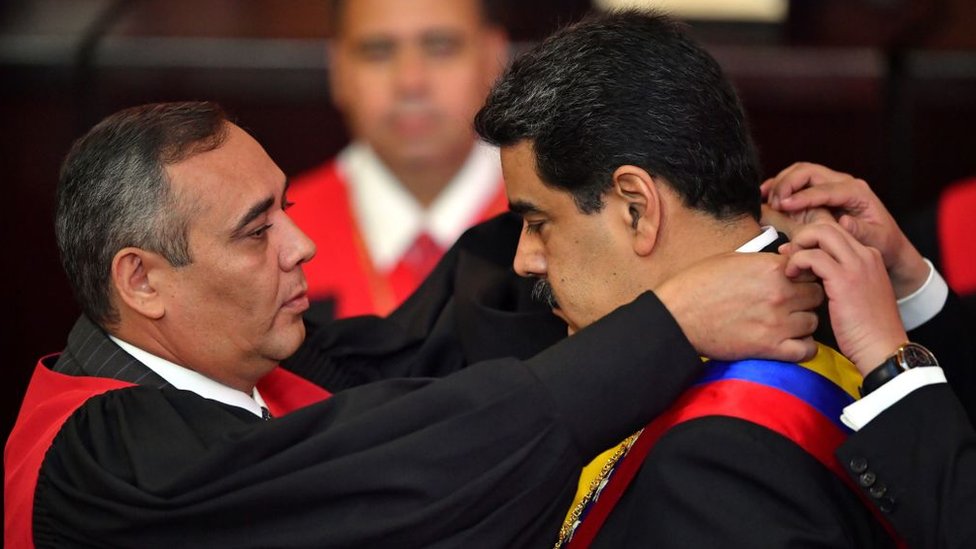 El inicio del segundo mandato de Maduro ha estado envuelto en la polémica.