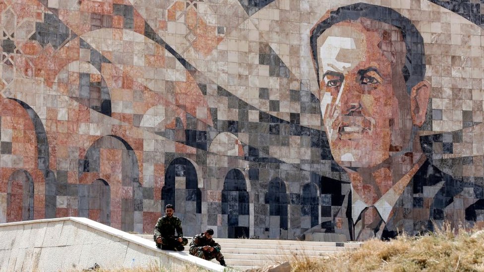 En Guta, donde supuestamente se produjo el último ataque químico, hay murales con la efigie de Hafez al Asad Mural con la imagen de Hafez al Asad en Gouta.