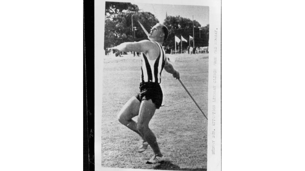 شارك سبيرز في منافسات رمي الرمح في دورة ألعاب الكومنوولث في عام 1962