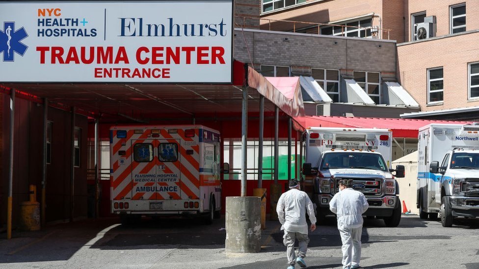 Больничный центр Элмхерст в Бруклине, штат Нью-Йорк, США, 1 апреля 2020 года. Нью-Йорк - штат США, наиболее пострадавший от пандемии