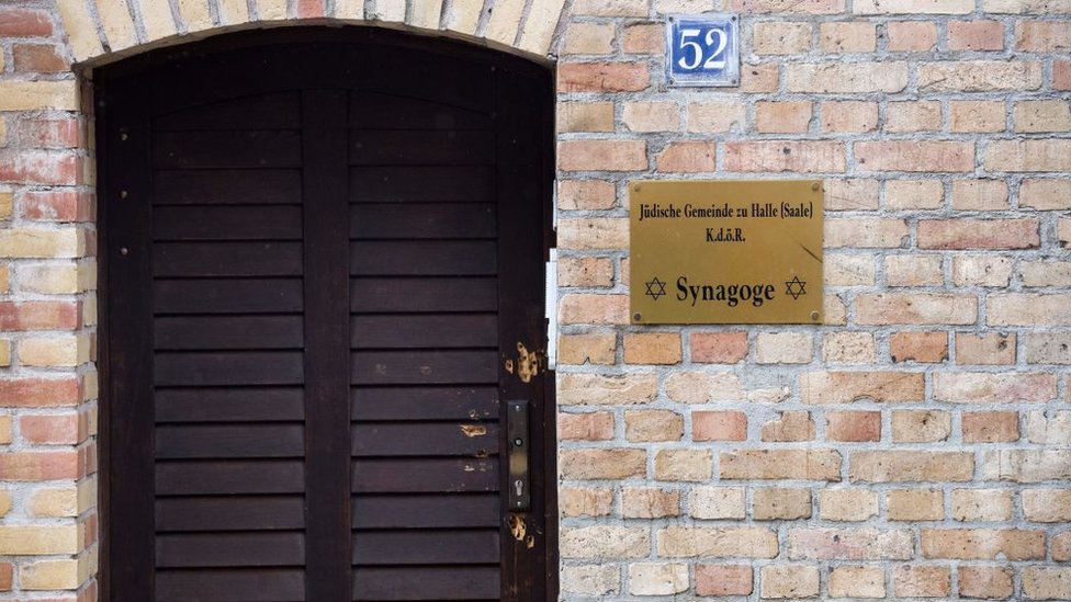 Дверь синагоги Галле подверглась нападению в октябре 2019 года
