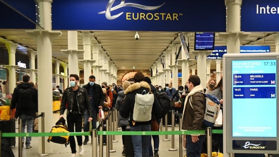 Personas en un aeropuerto