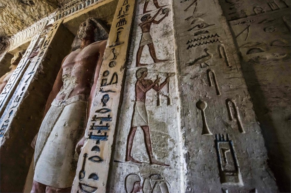 La tumba privada es parte de una vasta y antigua necrópolis en Saqqara, donde se encuentran las primeras pirámides egipcias.