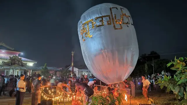 Myanmar: At least 24 killed as paraglider bombs Buddhist festival