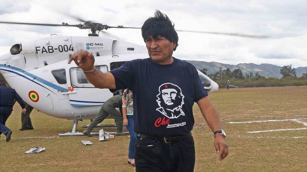 Evo Morales afirmó en muchas oportunidades su admiración por el Che Guevara. (Foto: ABI) Evo Morales con una polera del Che (Foto: ABI)