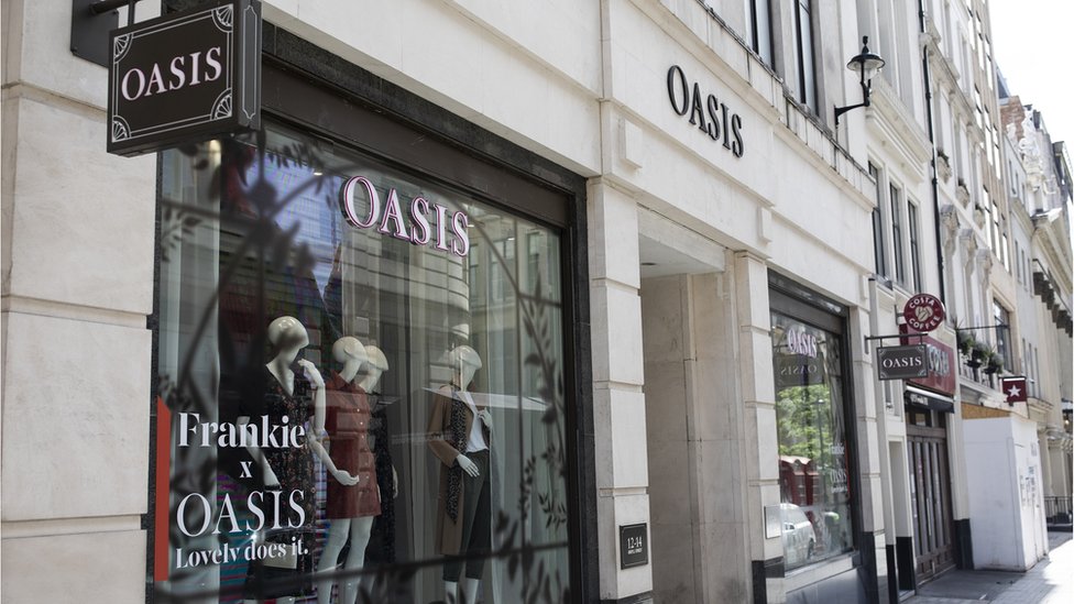 Магазин Oasis недалеко от Оксфорд-стрит в Лондоне