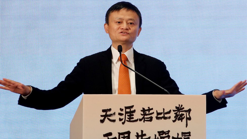 Джек Ма выступает на пресс-конференции в Гонконге, Китай, 25 июня 2018 г.