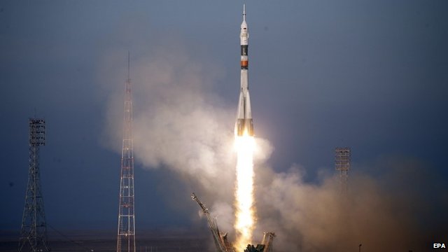 Tim Peake and Soyuz rocket blast off - BBC News