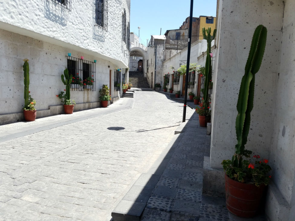 Calle de Arequipa, Perú. (Foto: Analía Llorente)