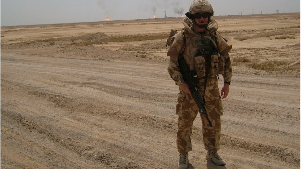 Пол Берт в патруле в Басре 2007