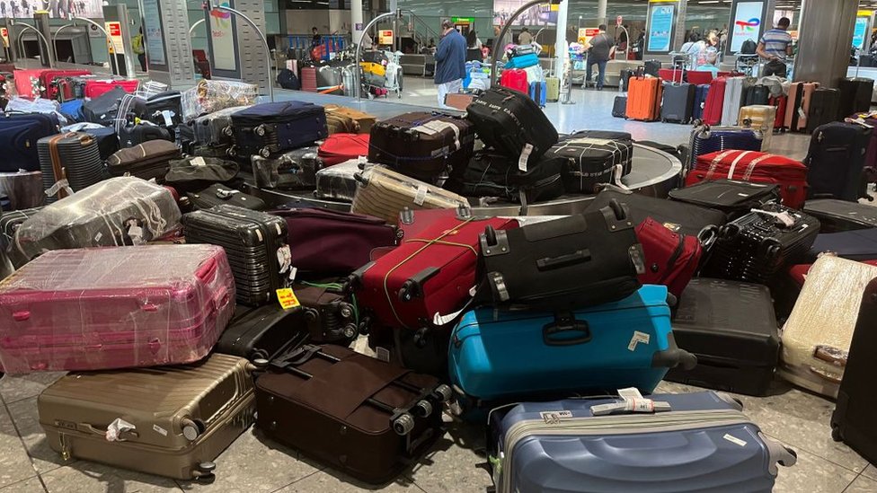 Beschietingen tekort huichelarij The tech aiming to prevent lost airline luggage - BBC News