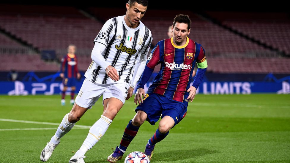 Cristiando Ronaldo y Lionel Messi durante un partido de Champions League entre la Juventus y el Barcelona.