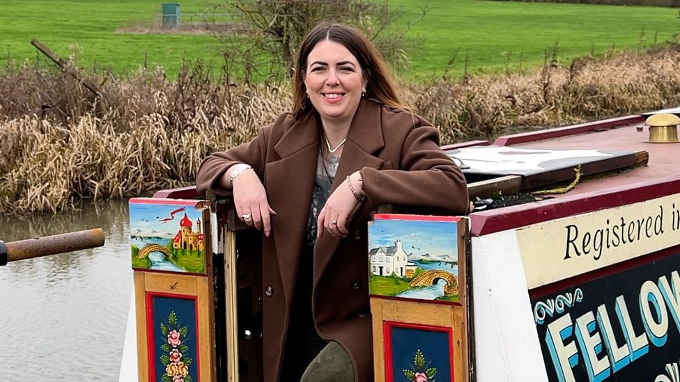 Single woman buys narrowboat to get on property ladder