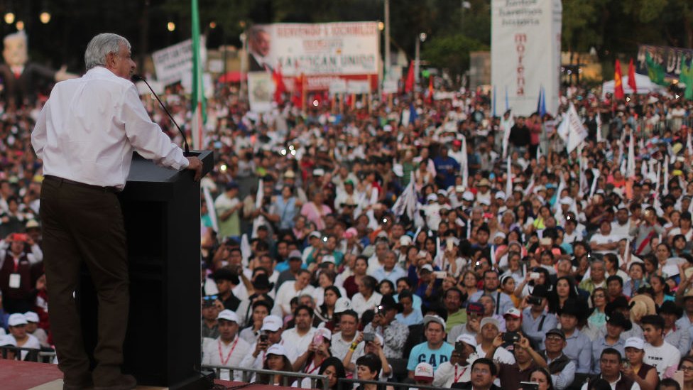 El candidato Andrés Manuel López Obrador en un mitin