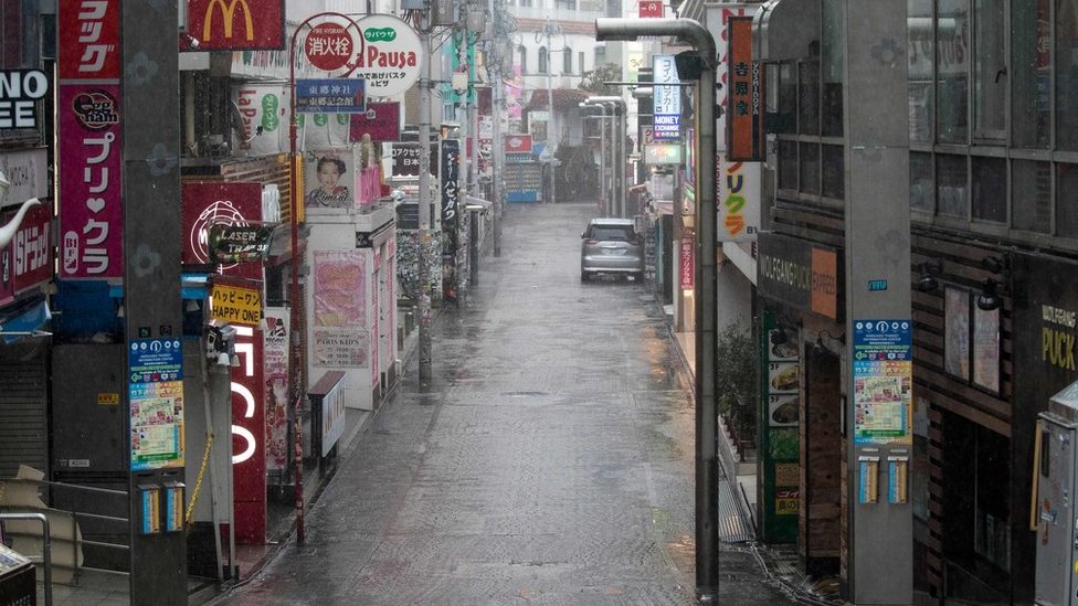 El distrito de Harajuku, de Tokio, por lo general repleto de personas, está desierto. El distrito de Harajuku, de Tokio, por lo general repleto de personas, está desierto.