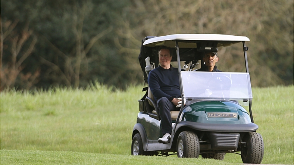 Дэвид Кэмерон и Барак Обама в гольф-багги