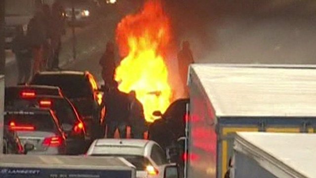 French government orders Uber taxi ban after protests - BBC News