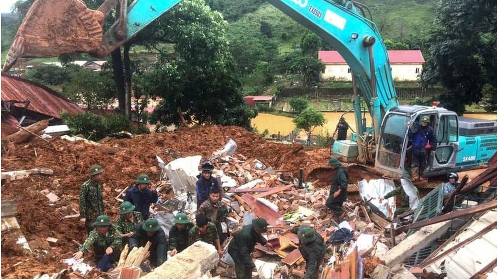 Thêm một vụ lở đất ở Quảng Nam, 11 người bị vùi lấp - BBC News Tiếng Việt