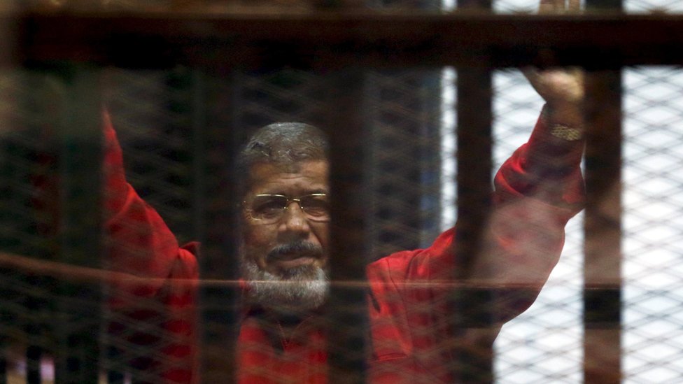 Morsi di sel penjara dalam arsip foto 21 Juni 2016.