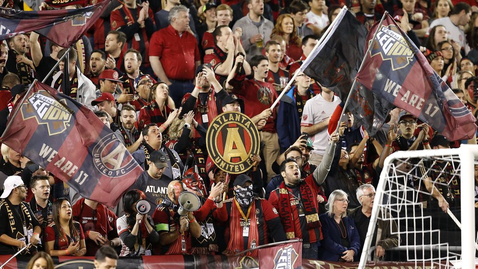 Los incondicionales a las cinco barras que están batiendo todos los récords. Aficionados de Atlanta United