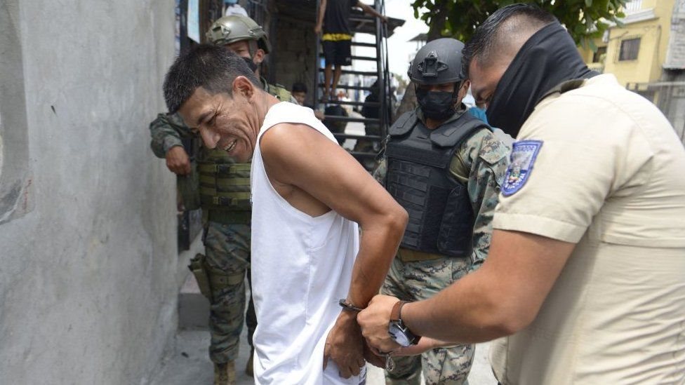 شرطة الإكوادور تقبض على مشتبه