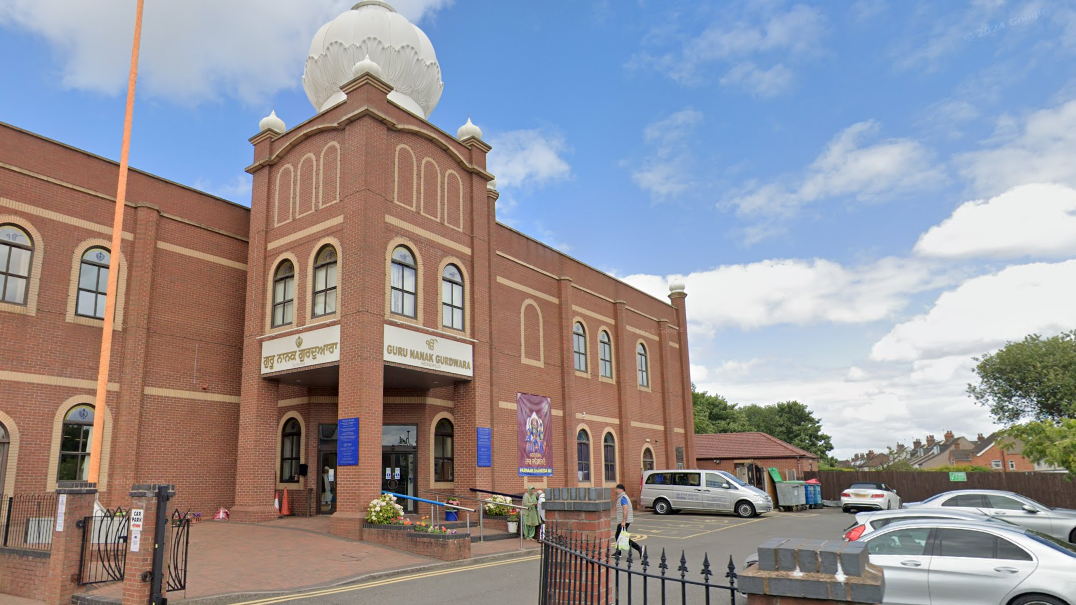 West Bromwich Gurdwara Hate Crime: गुरुद्वारे में मांस फेंकने पर गिरफ्तारी 2 Image