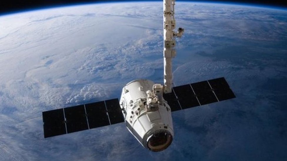 Una capsula de SpaceX en la EEI