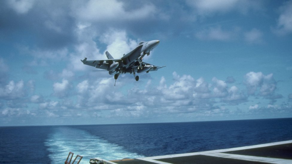 Arşiv fotoğrafı: Karayipler'e iniş yapan bir Amerikan askeri uçağı