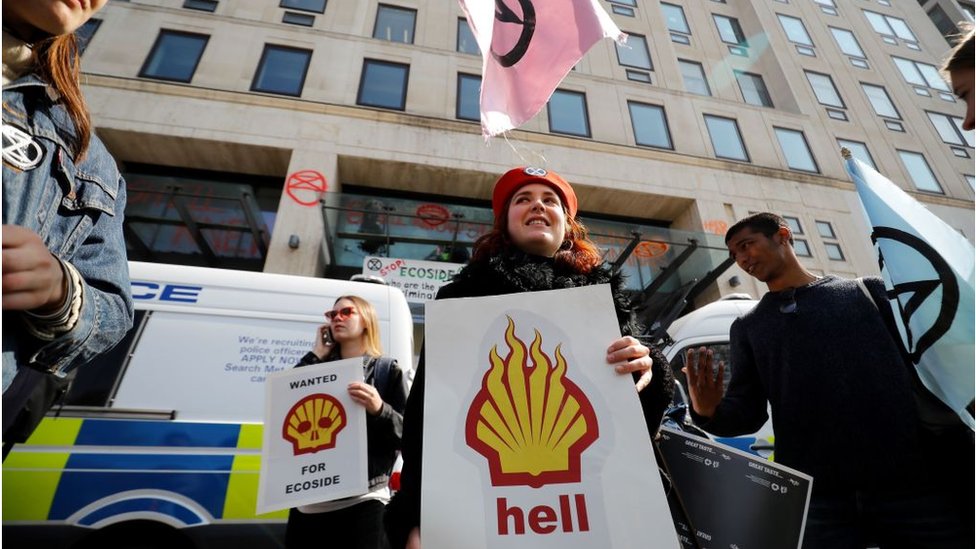 Протестующие у офисов Shell в Лондоне