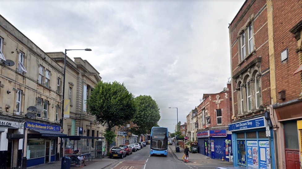 Attempted murder arrest after Bristol double stabbing - BBC News