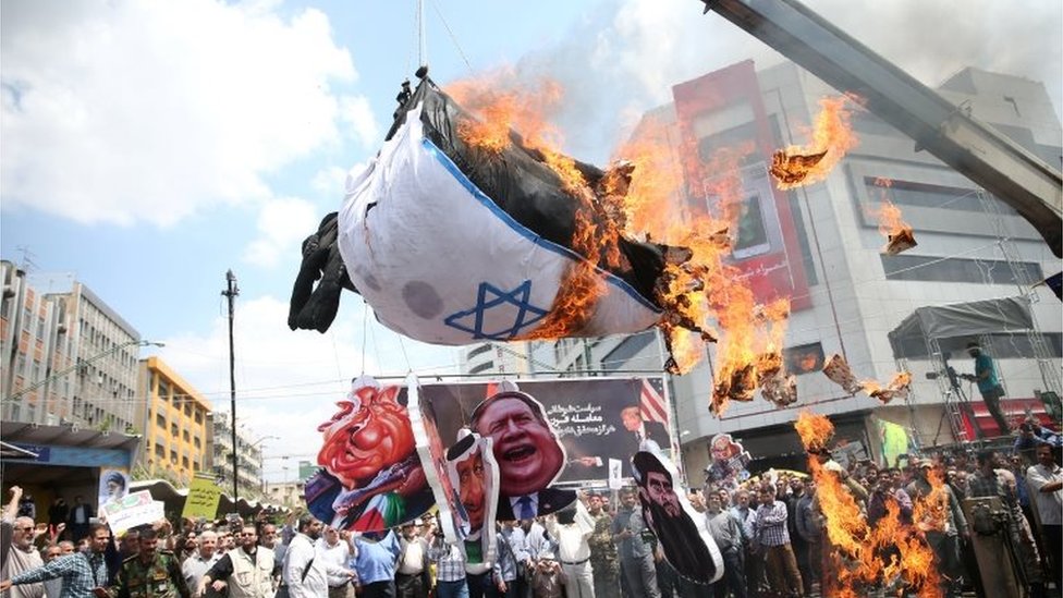 Bendera Israel dibakar di Tehran (31/05/2019).
