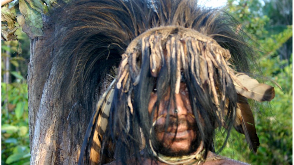 أحد سكان بابوا غينيا الجديدة