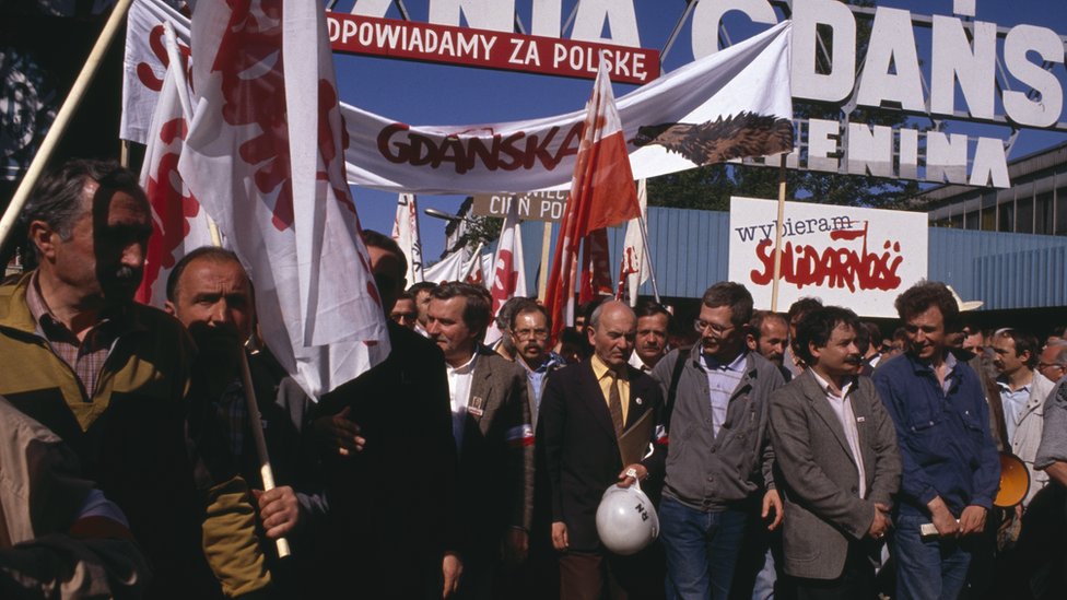 Solidarity rally against closure of Gdansk shipyards during 1989 election campaign - 20 May