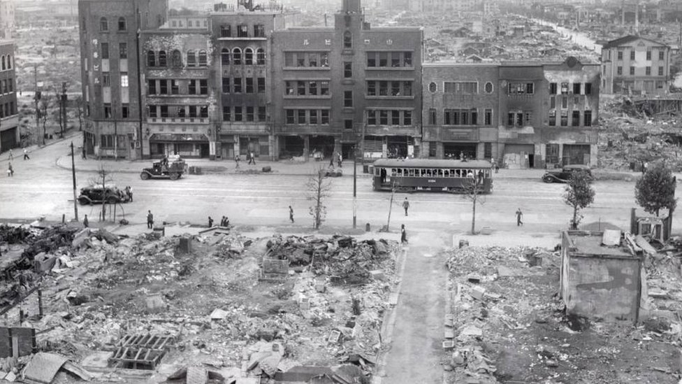A picture of a war-ravaged Tokyo street in 1945