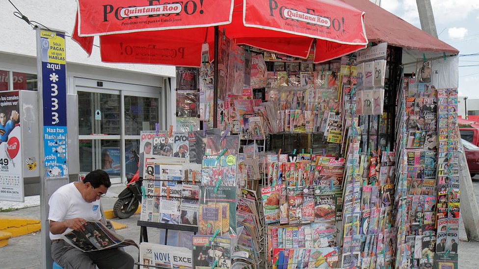 Un puesto de venta de revistas y periódicos en México
