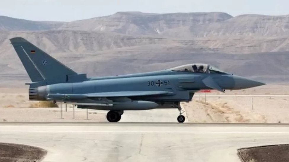 طائرة من طراز تايفون