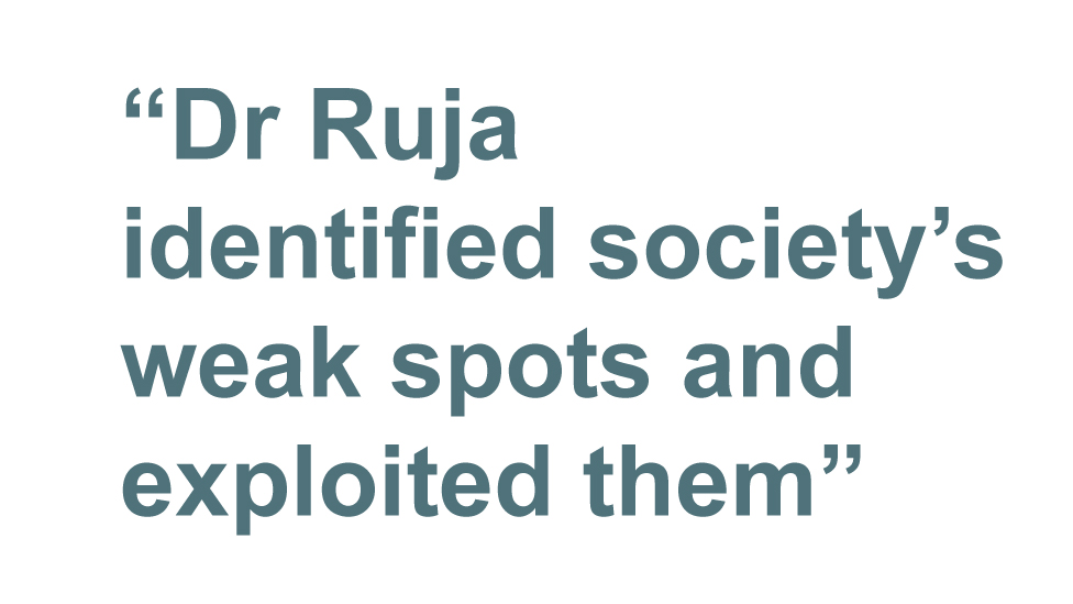 Цитата: Доктор Руджа определил слабые места общества и использовал их