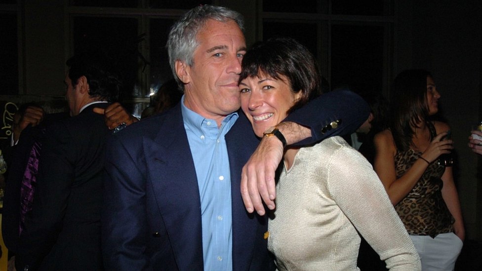 Jeffrey Epstein e Ghislaine Maxwell em Nova York, em 2005