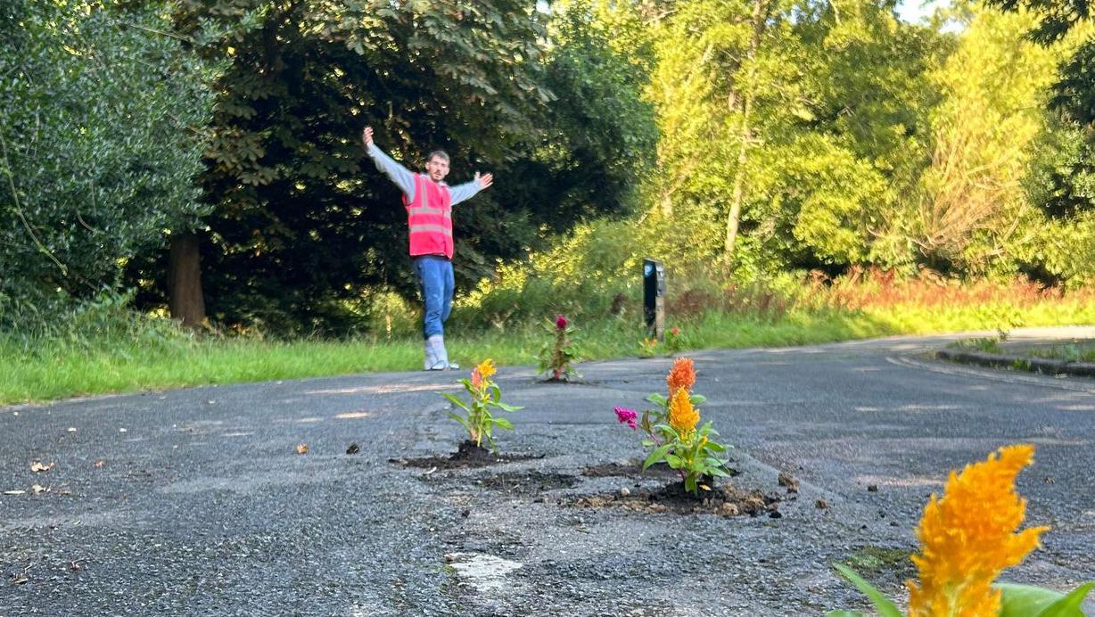 Horsham gardener fills potholes with flowers to 'bring joy'