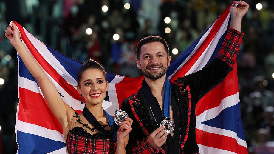 Winter Olympics 2026: Lilah Fear & Lewis Gibson in GB figure skating squad - BBC Sport